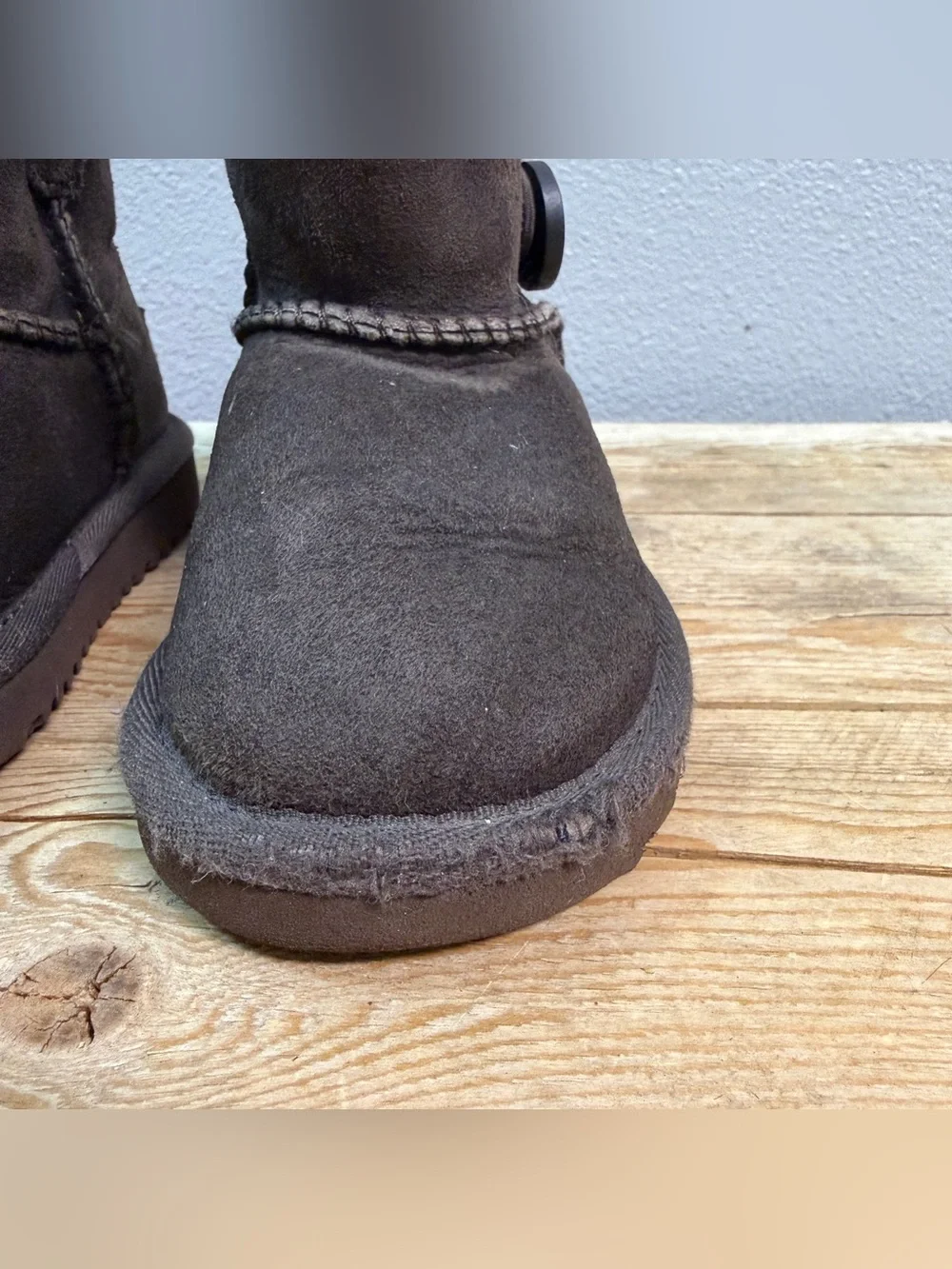 Girls UGG warm cozy boots size US 6